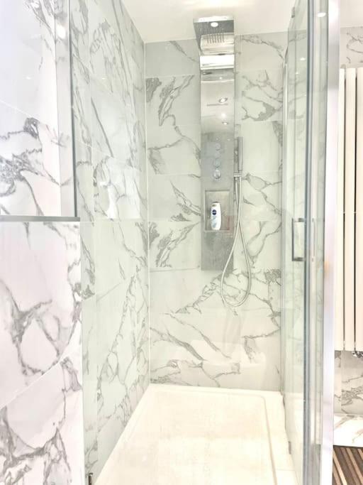 סאות'המפטון Stunning 1 Bedroom And Double Sofa Bed Near Train Station מראה חיצוני תמונה