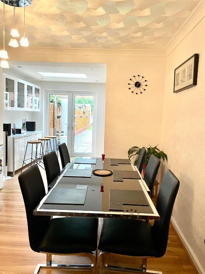 סאות'המפטון Stunning 1 Bedroom And Double Sofa Bed Near Train Station מראה חיצוני תמונה