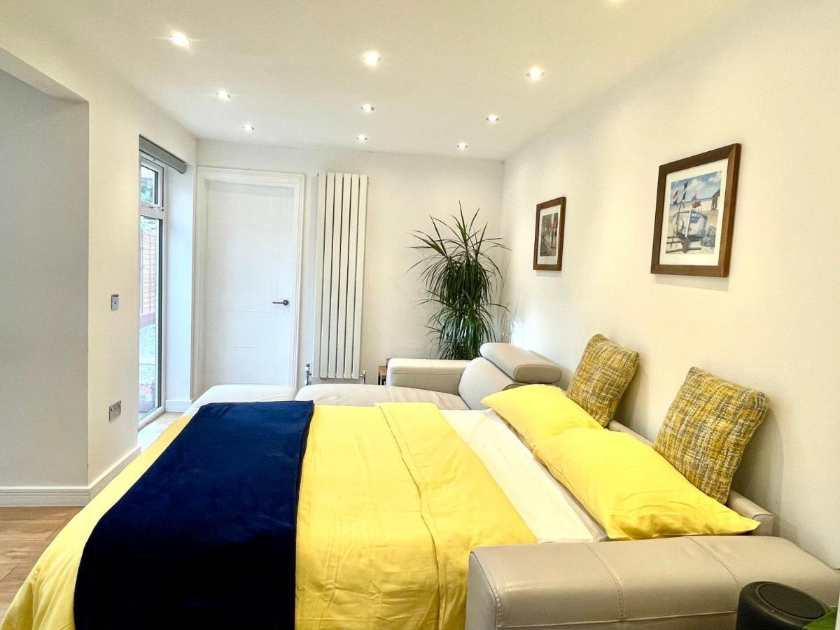 סאות'המפטון Stunning 1 Bedroom And Double Sofa Bed Near Train Station מראה חיצוני תמונה