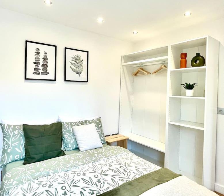 סאות'המפטון Stunning 1 Bedroom And Double Sofa Bed Near Train Station מראה חיצוני תמונה