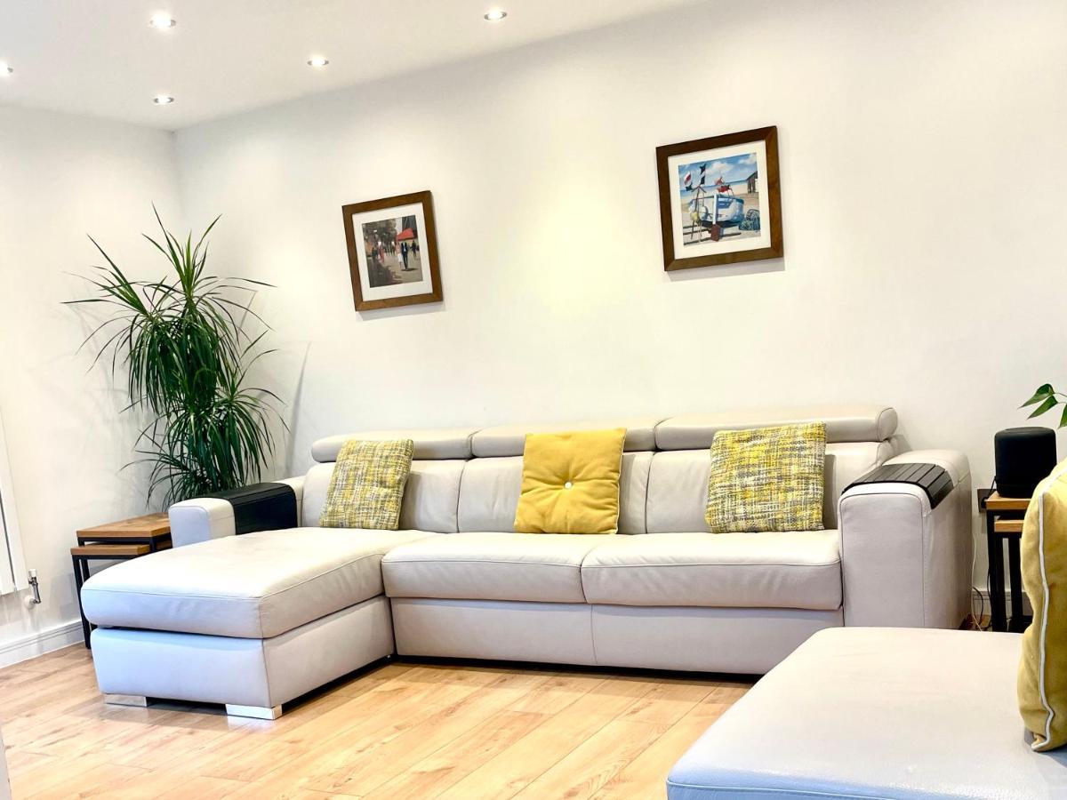 סאות'המפטון Stunning 1 Bedroom And Double Sofa Bed Near Train Station מראה חיצוני תמונה