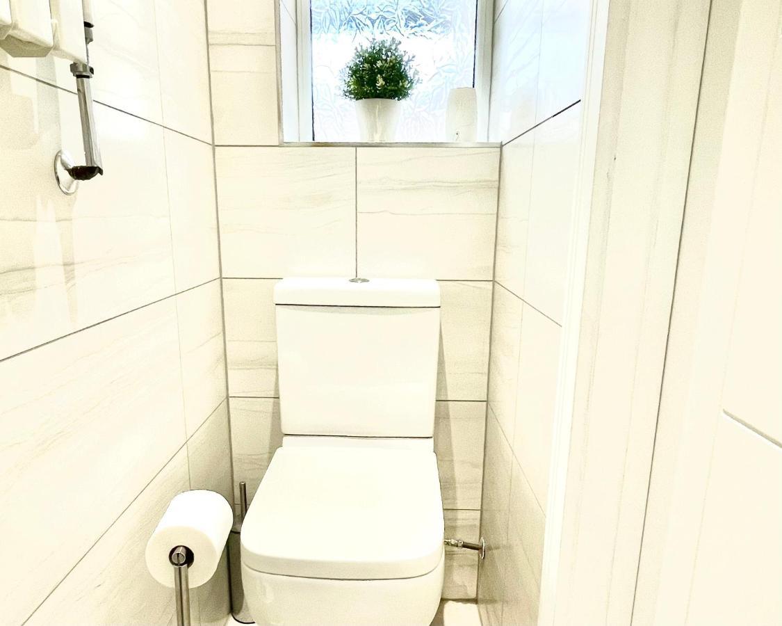 סאות'המפטון Stunning 1 Bedroom And Double Sofa Bed Near Train Station מראה חיצוני תמונה