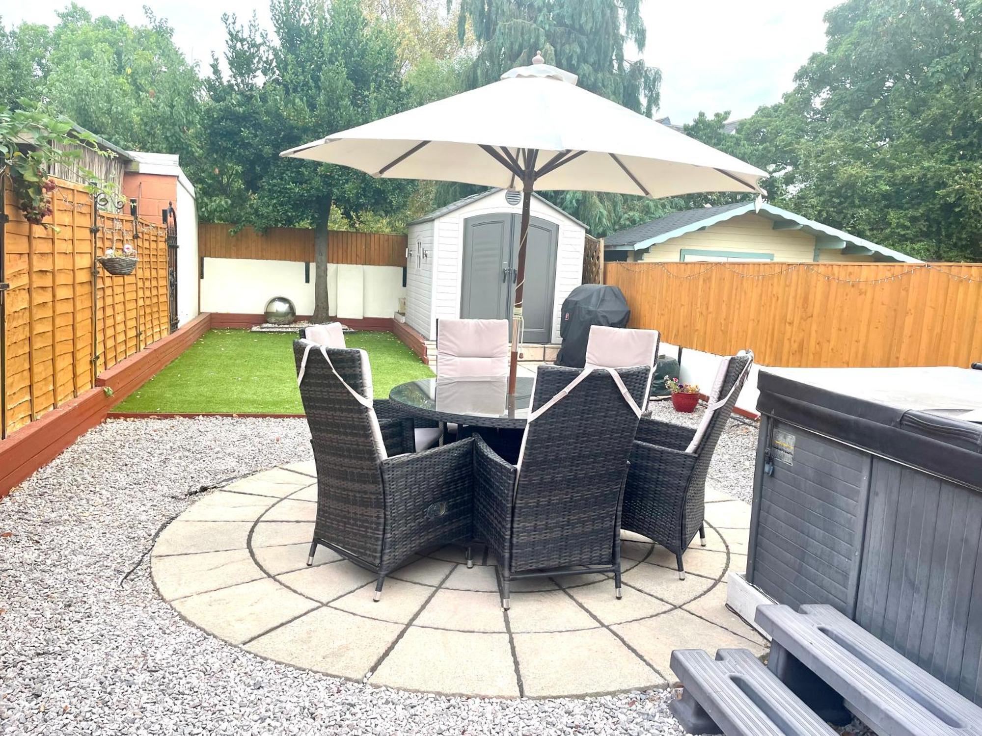 סאות'המפטון Stunning 1 Bedroom And Double Sofa Bed Near Train Station מראה חיצוני תמונה